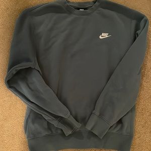 🚨Nike crewneck for sale🚨